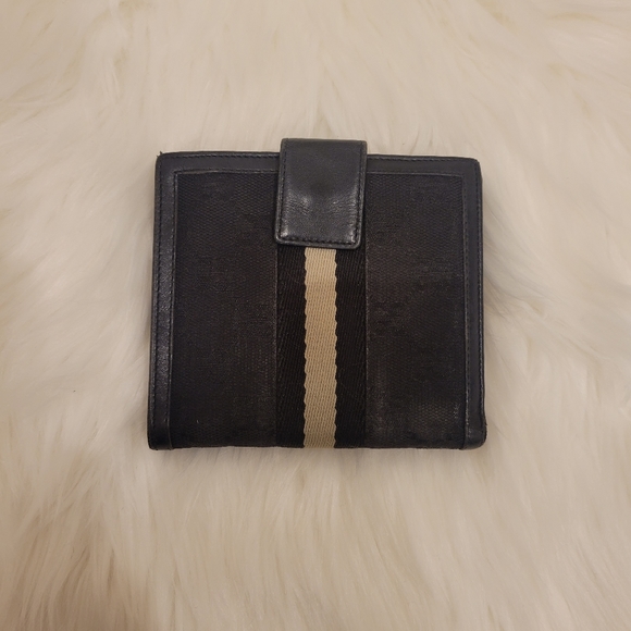 Gucci Bi-Fold Wallet with Snap Closure - Picture 2 of 12